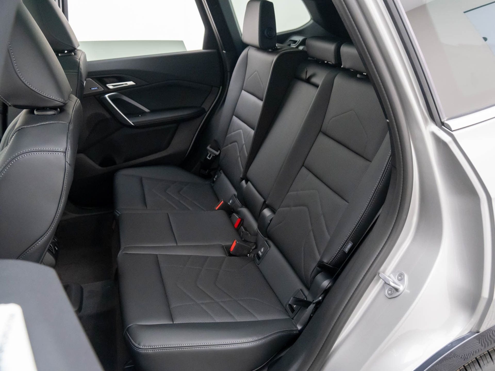 New 2026 Space Silver Metallic BMW xDrive28i image 19