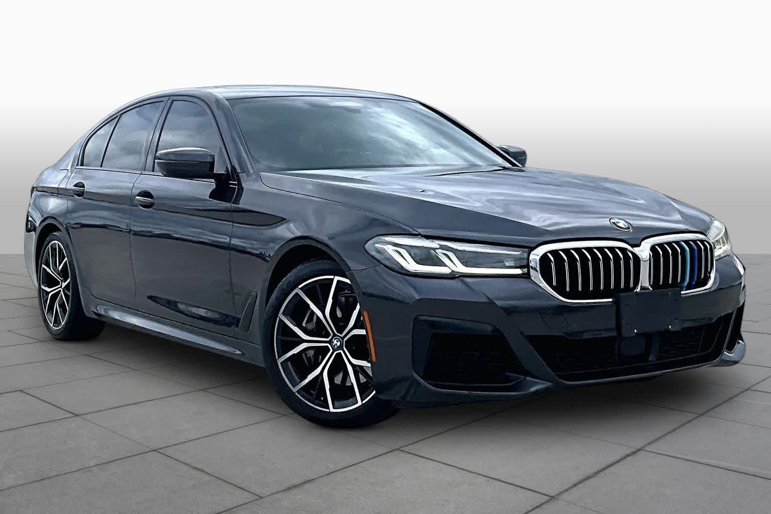 Used 2022 Dark Graphite Metallic BMW 540i image 2