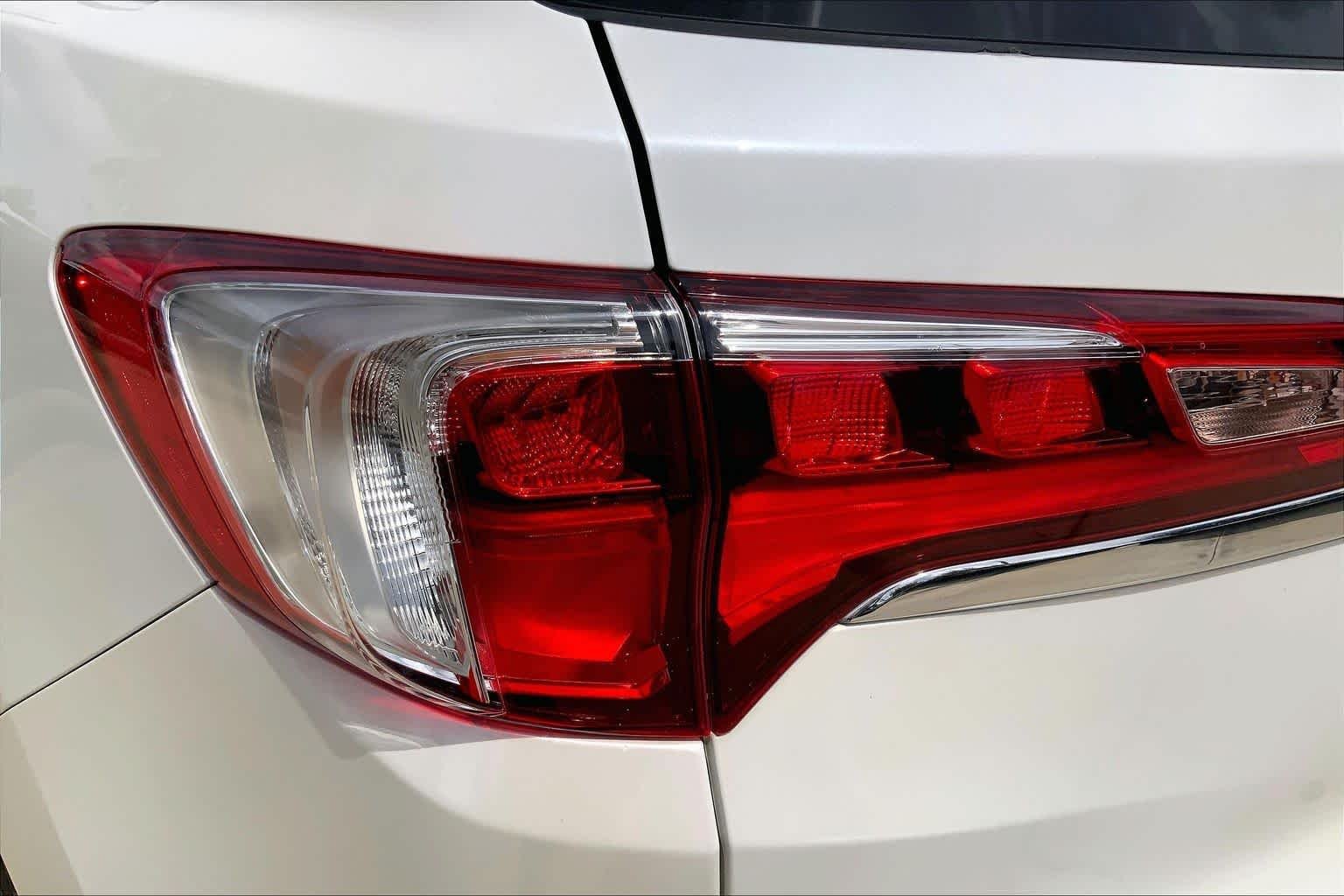 Used 2017 White Diamond Pearl Acura w/Technology Pkg image 29
