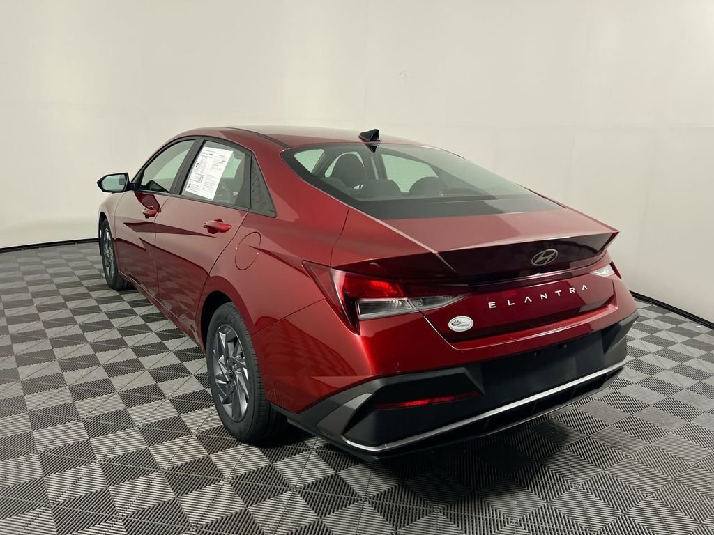 Used 2024 Red Hyundai SEL image 5