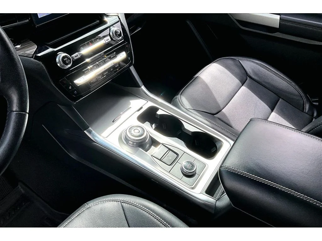 Used 2023 Iconic Silver Metallic Ford Limited image 17