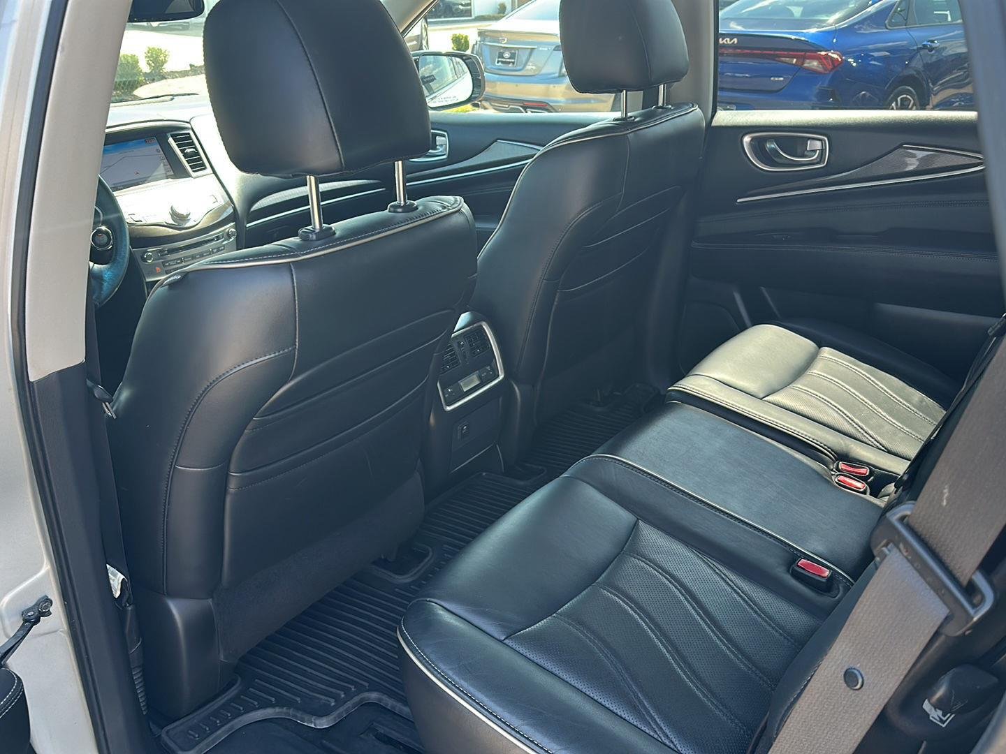 Used 2016 Liquid Platinum INFINITI  image 7