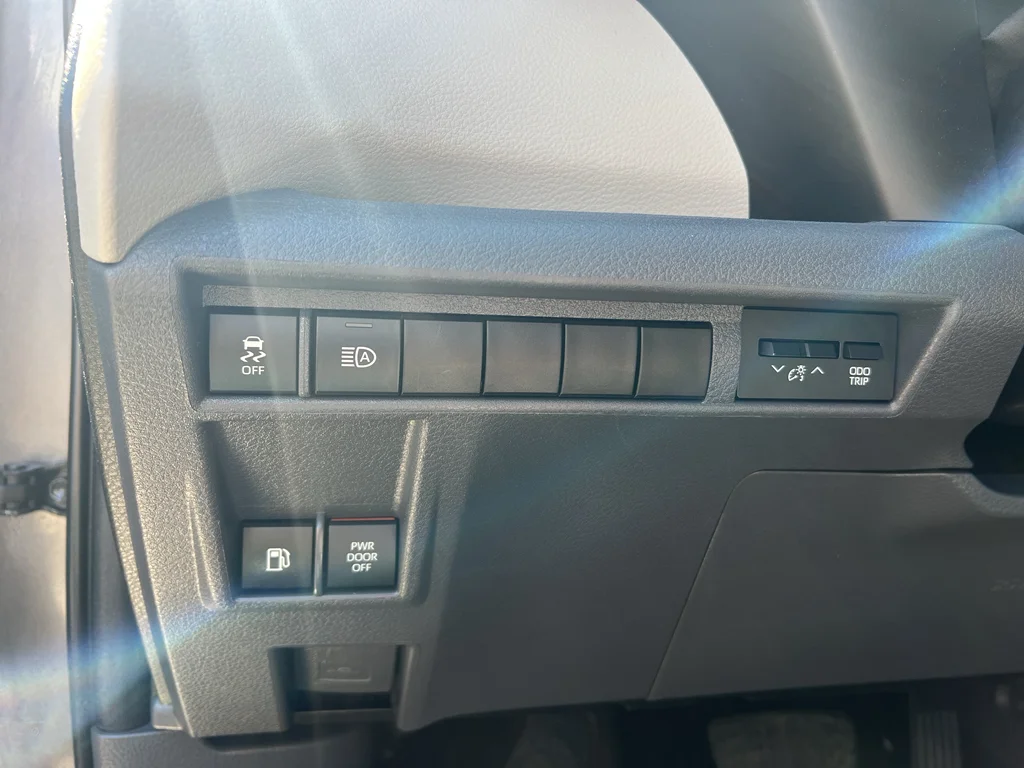 2023 Toyota Sienna LE - Photo 22