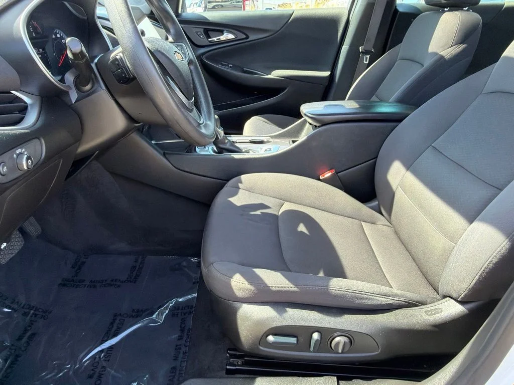 Used 2022 White Chevrolet LT image 22