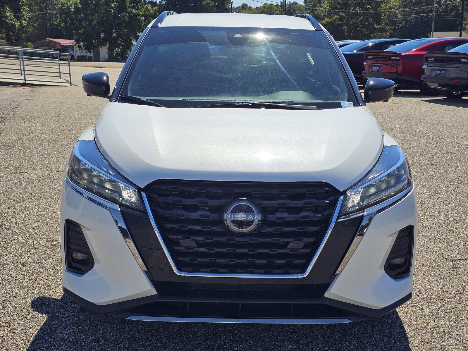 Used 2023 Aspen White Tricoat Nissan SR image 2