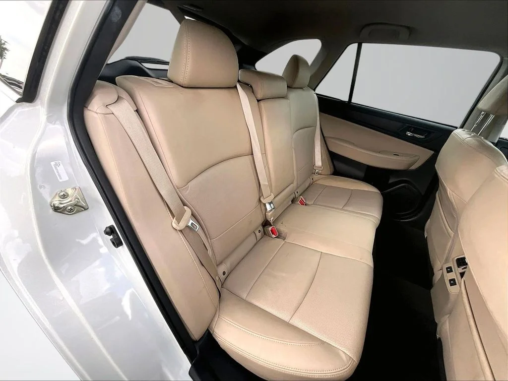Used 2017 White Subaru 2.5i image 27