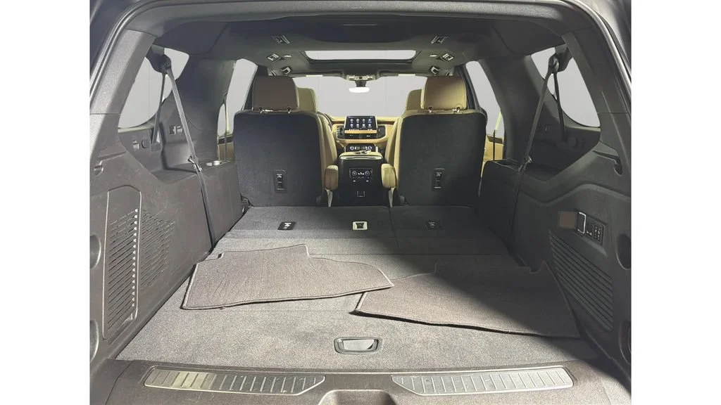 Used 2021 IRIDESCENT PEARL TRICOAT Chevrolet Premier image 32