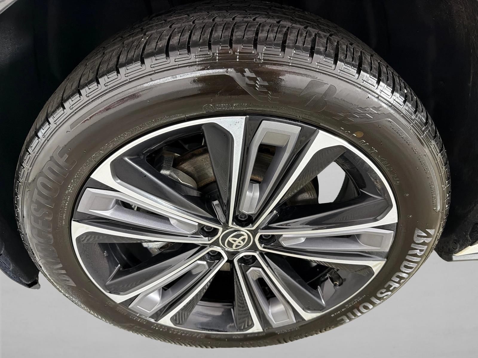 Used 2024 White Toyota XLE image 23