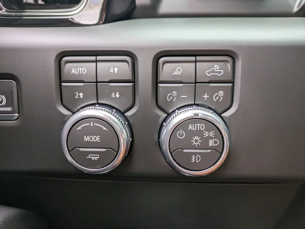 Used 2026 White GMC AT4 image 28
