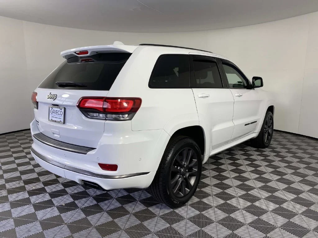 Used 2019 Bright White Clearcoat Jeep High Altitude image 9