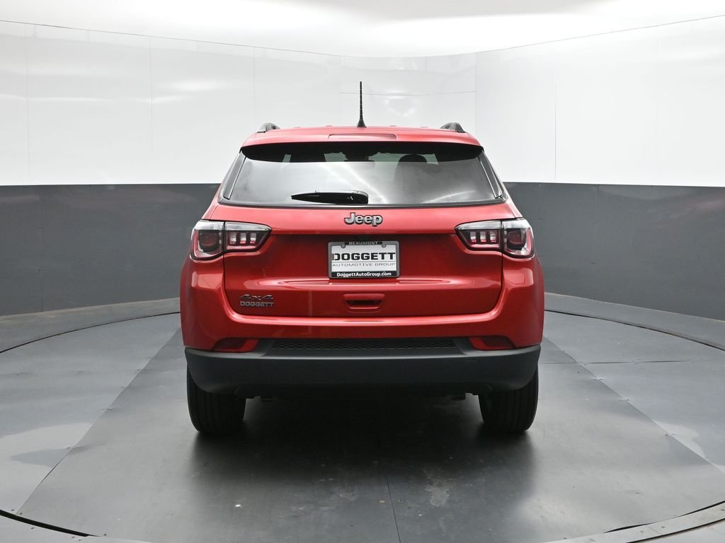 New 2026 Red Hot Pearlcoat Jeep Latitude image 5
