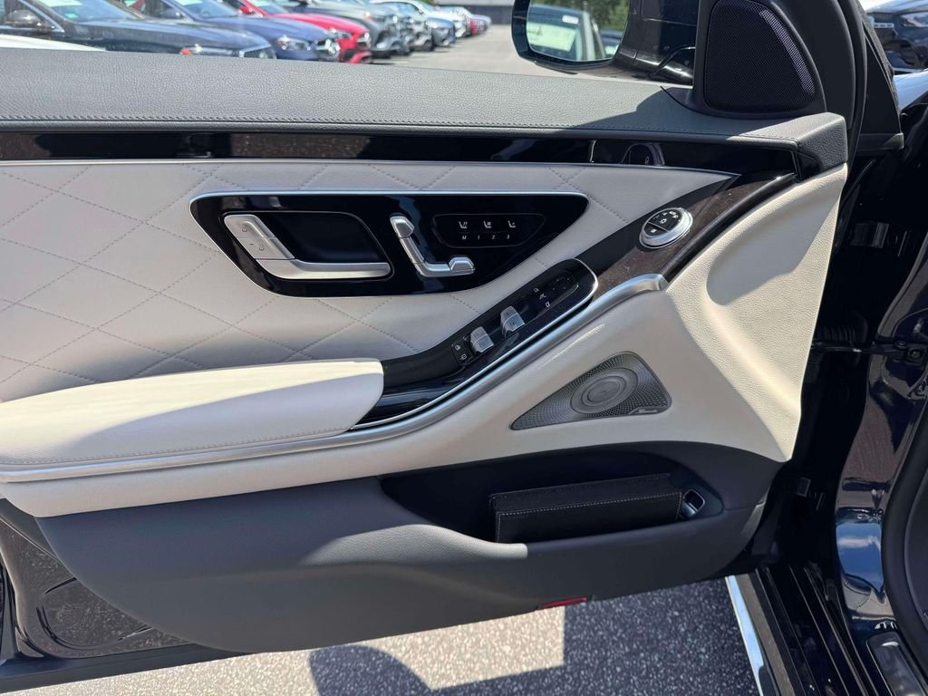 Used 2022 Black Mercedes-Benz S 500 image 18
