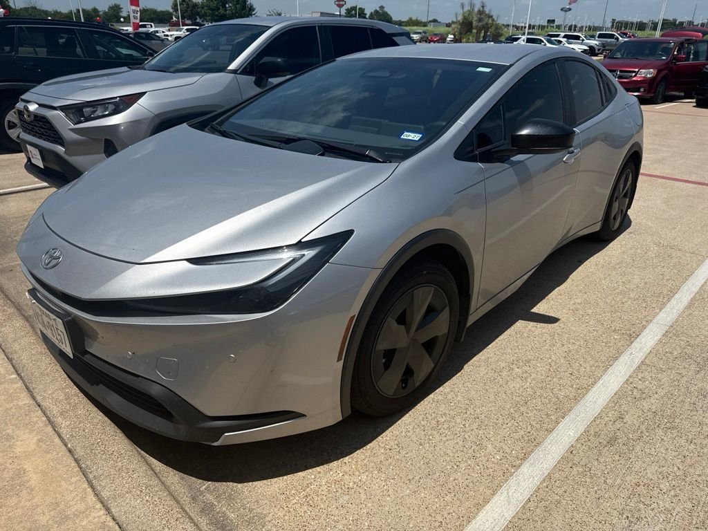 Used 2025 Gray Toyota LE image 5