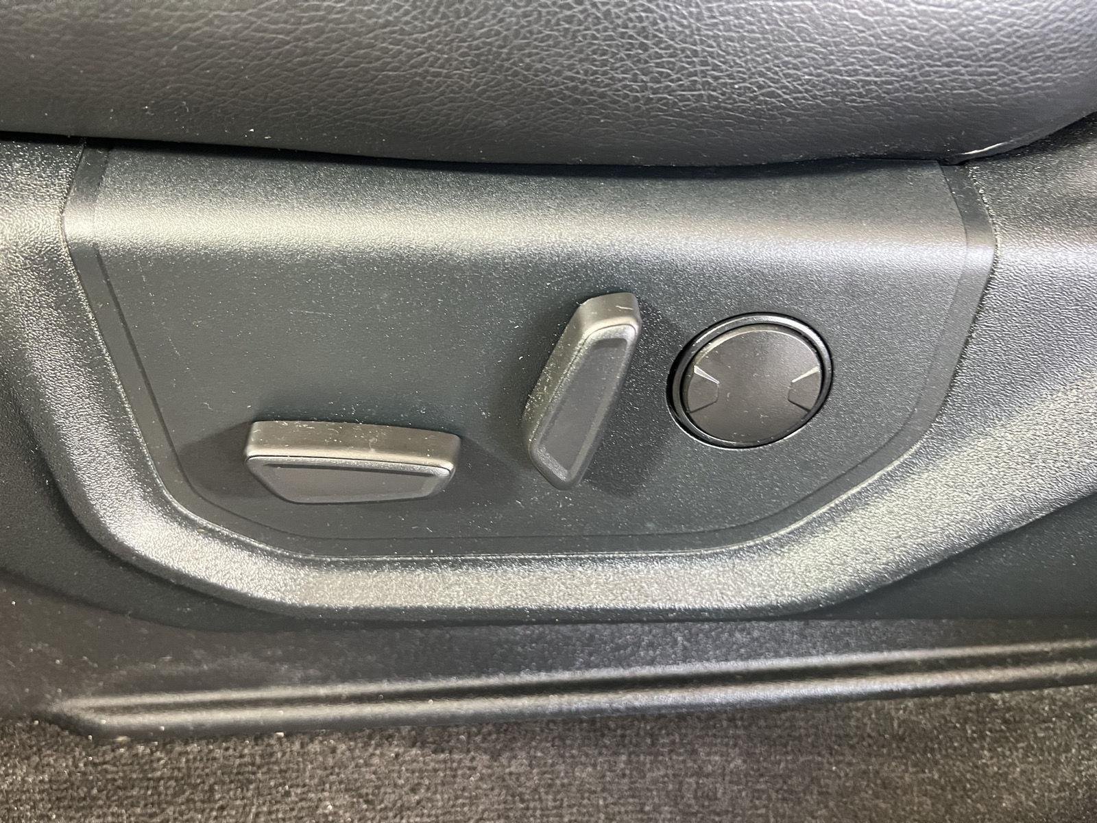Used 2020 Agate Black Ford LARIAT image 12