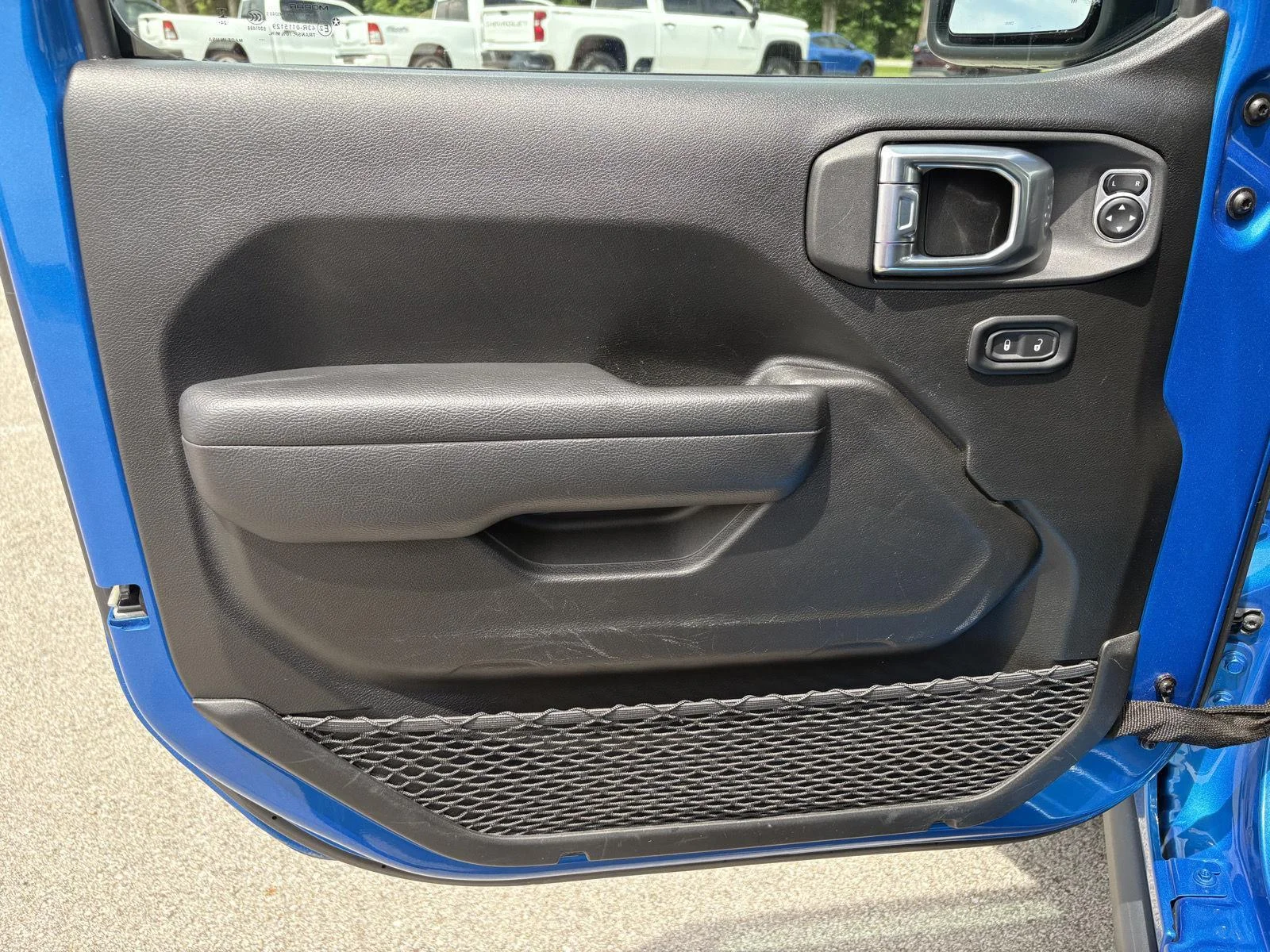 Used 2025 Hydro Blue Pearlcoat Jeep Rubicon image 30