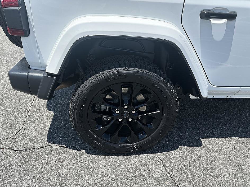 Used 2024 Bright White Clearcoat Jeep Sahara image 11