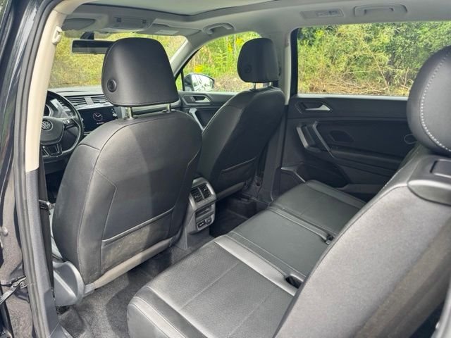 Used 2019 Deep Black Volkswagen 2.0T SE image 12