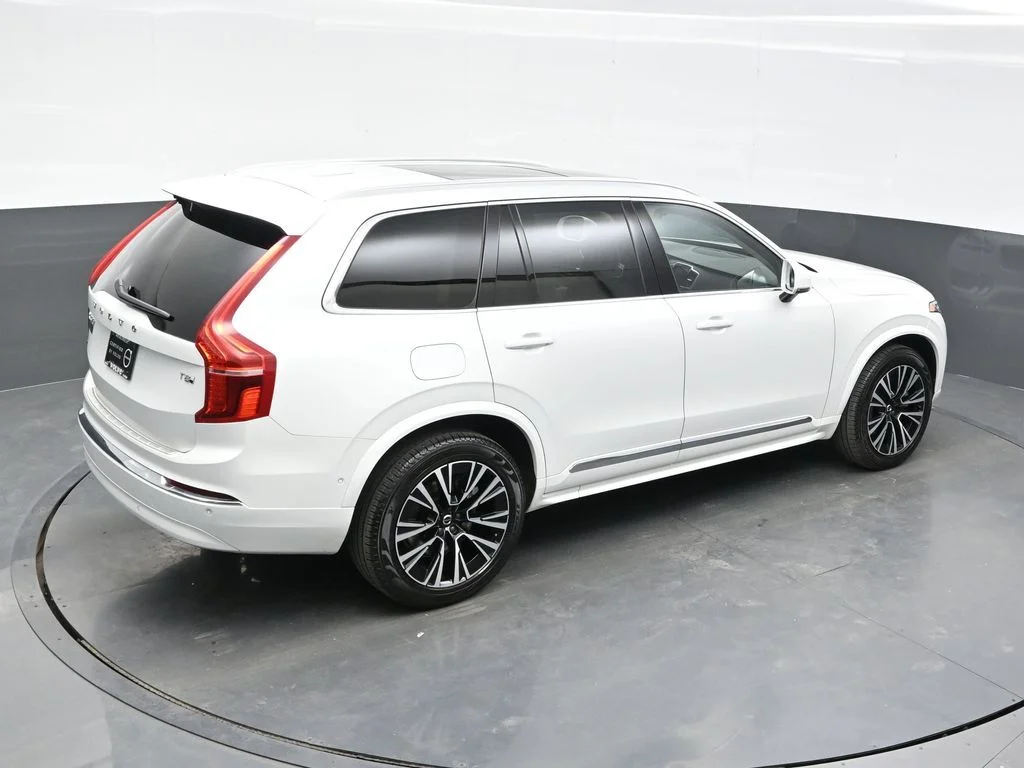 Certified Used 2025 Crystal White Volvo Plus image 37