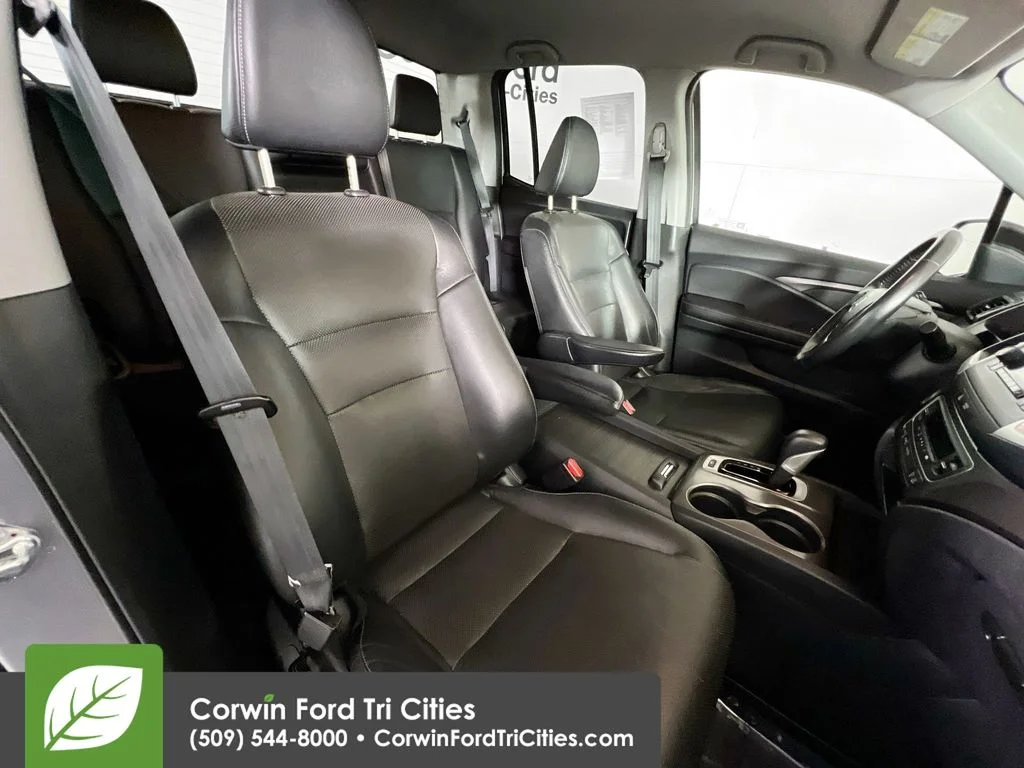 Used 2017 Silver Honda RTL image 16