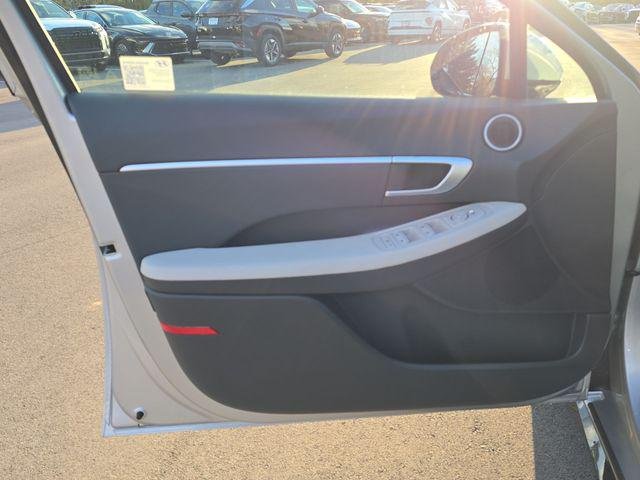 New 2025 Silver Hyundai SEL image 13
