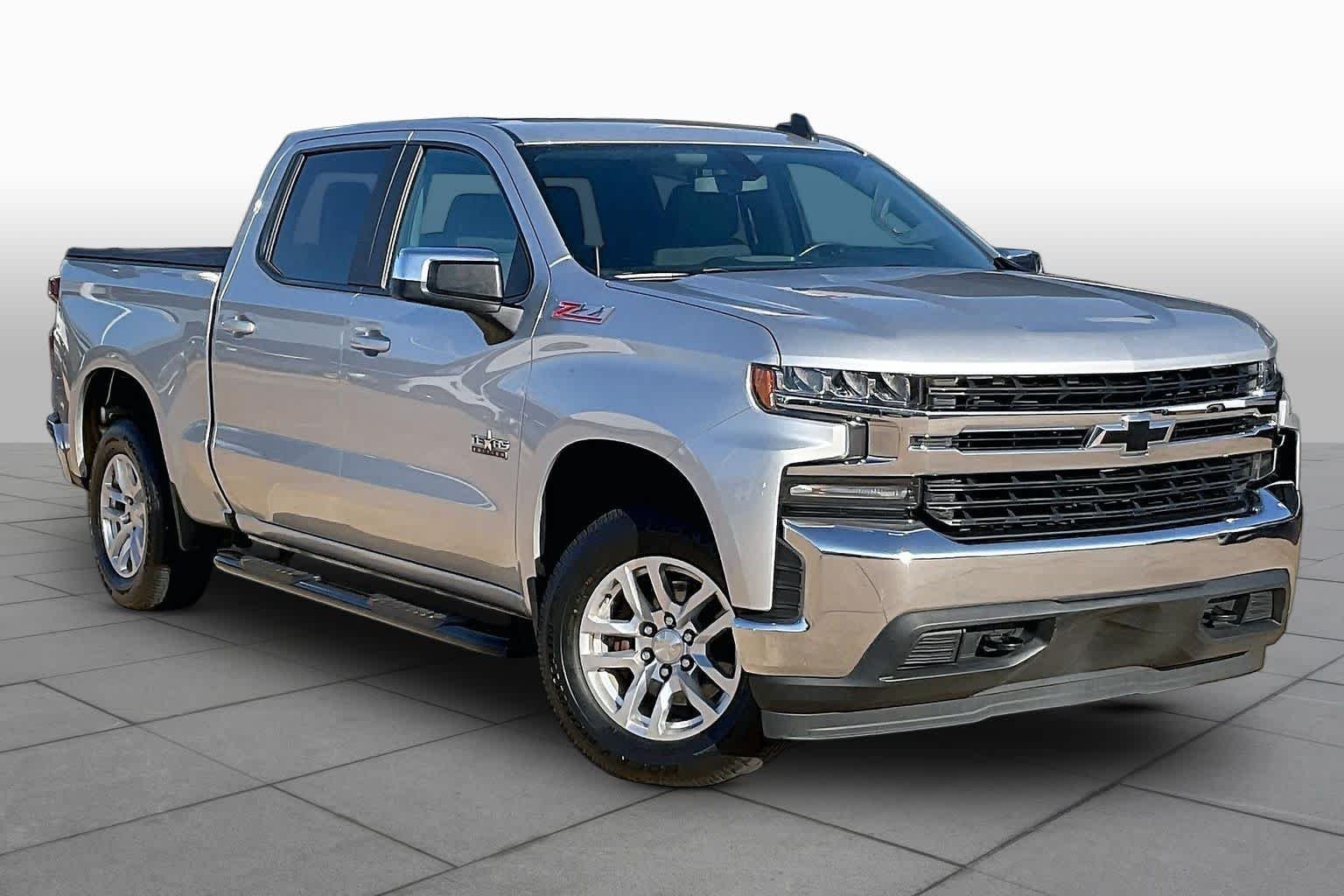 Used 2019 Silver Ice Metallic Chevrolet LT image 3