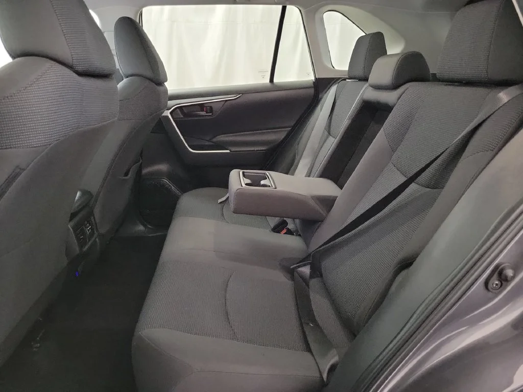 2024 Toyota RAV4 LE - Photo 11