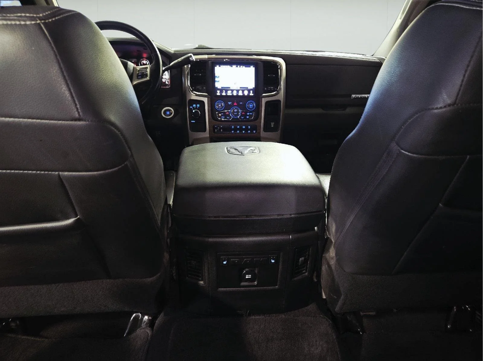 Used 2014 Bright Silver Metallic Clearcoat Ram Laramie image 34