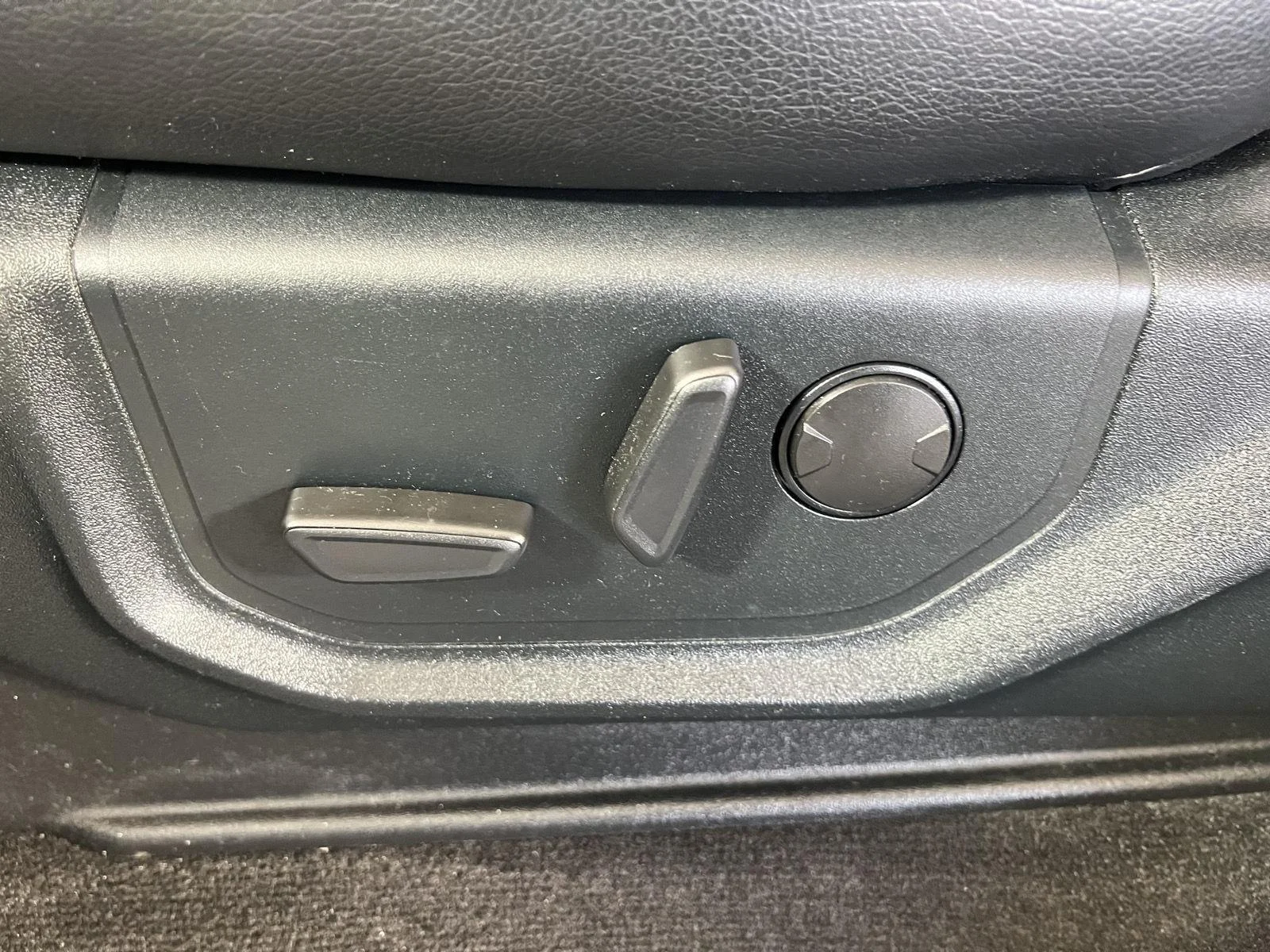 Used 2020 Agate Black Ford LARIAT image 12