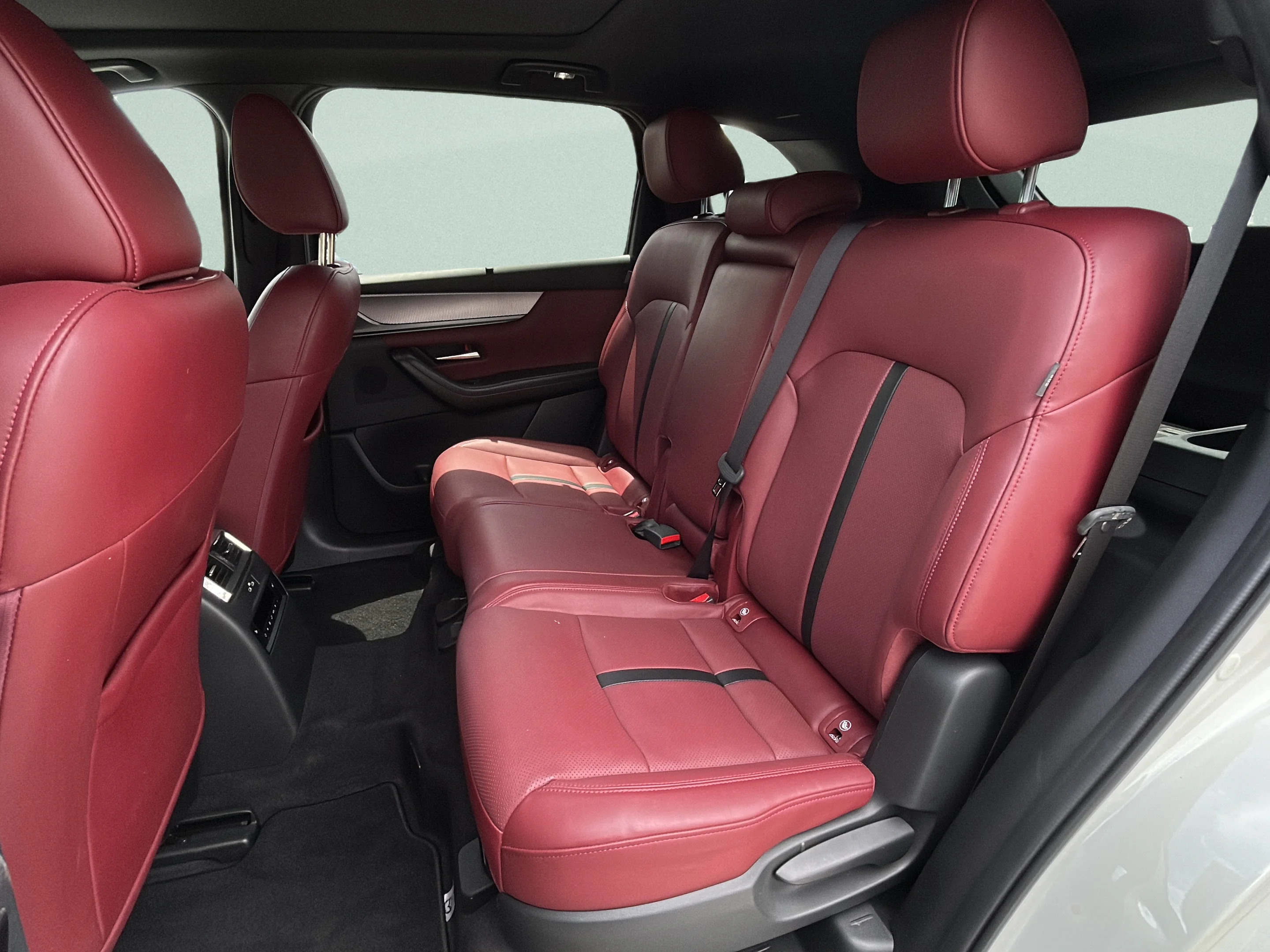 Used 2025 Rhodium White Premium Mazda Premium Plus Package image 11
