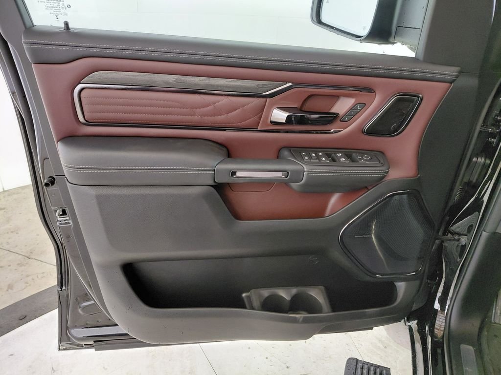 New 2026 Diamond Black Crystal Pearl-Coat Exterior Paint RAM Limited image 10