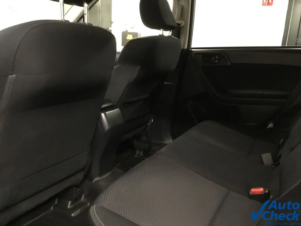 Used 2016 Silver Subaru 2.5i Premium image 27