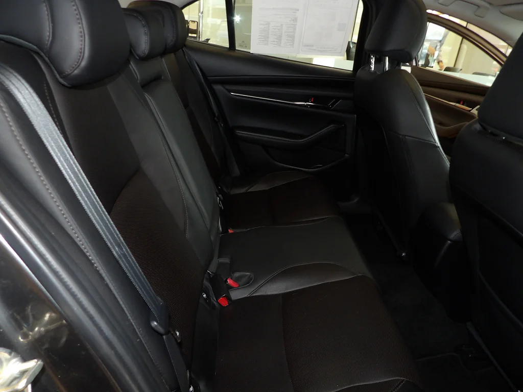 Used 2021 Machine Gray Metallic Mazda Premium image 17