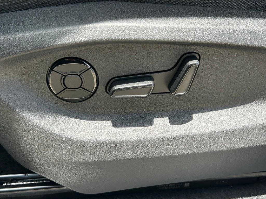 New 2026 White Volkswagen 2.0T SE image 19