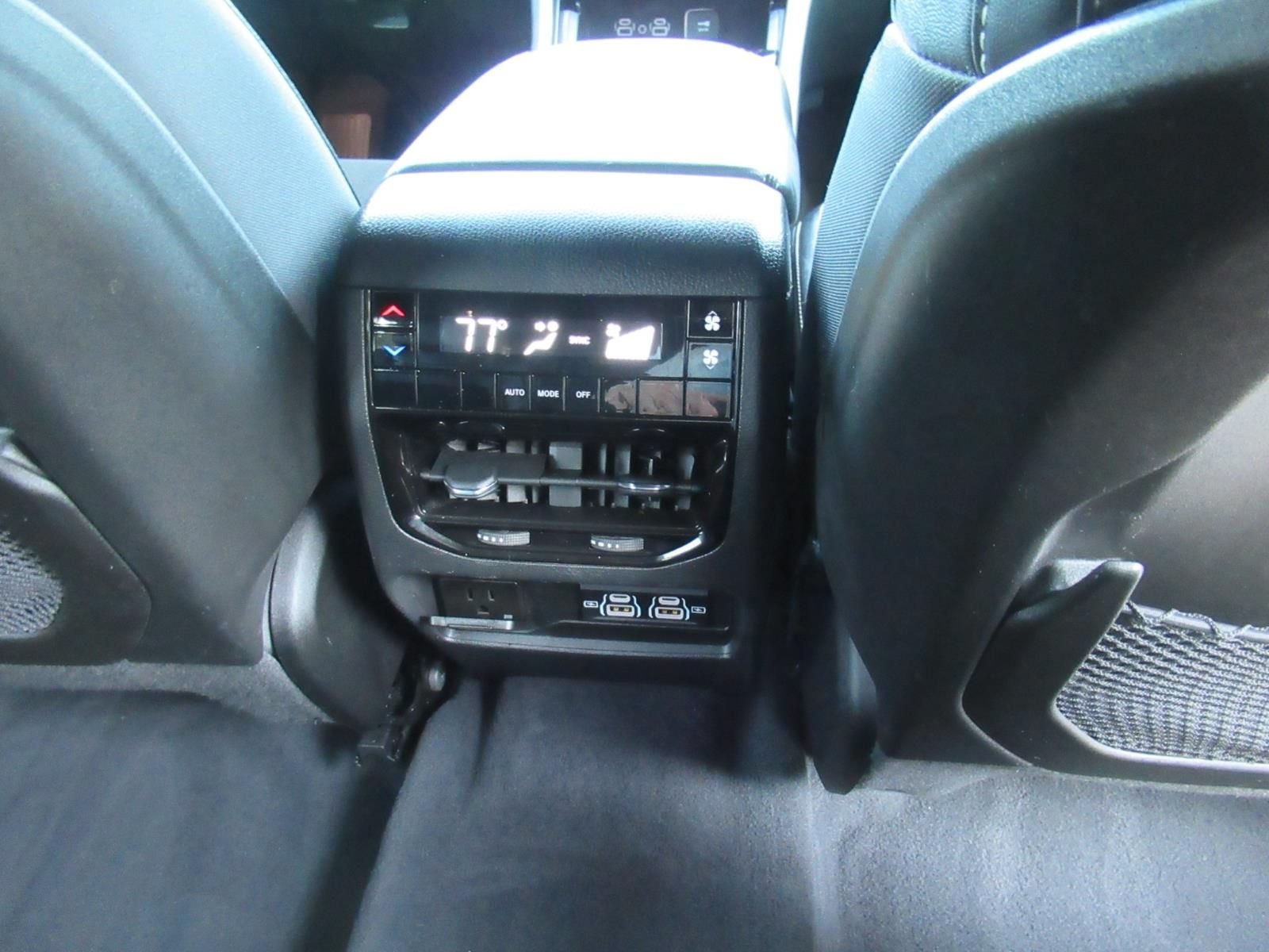 Used 2023 Black Jeep Altitude X image 30