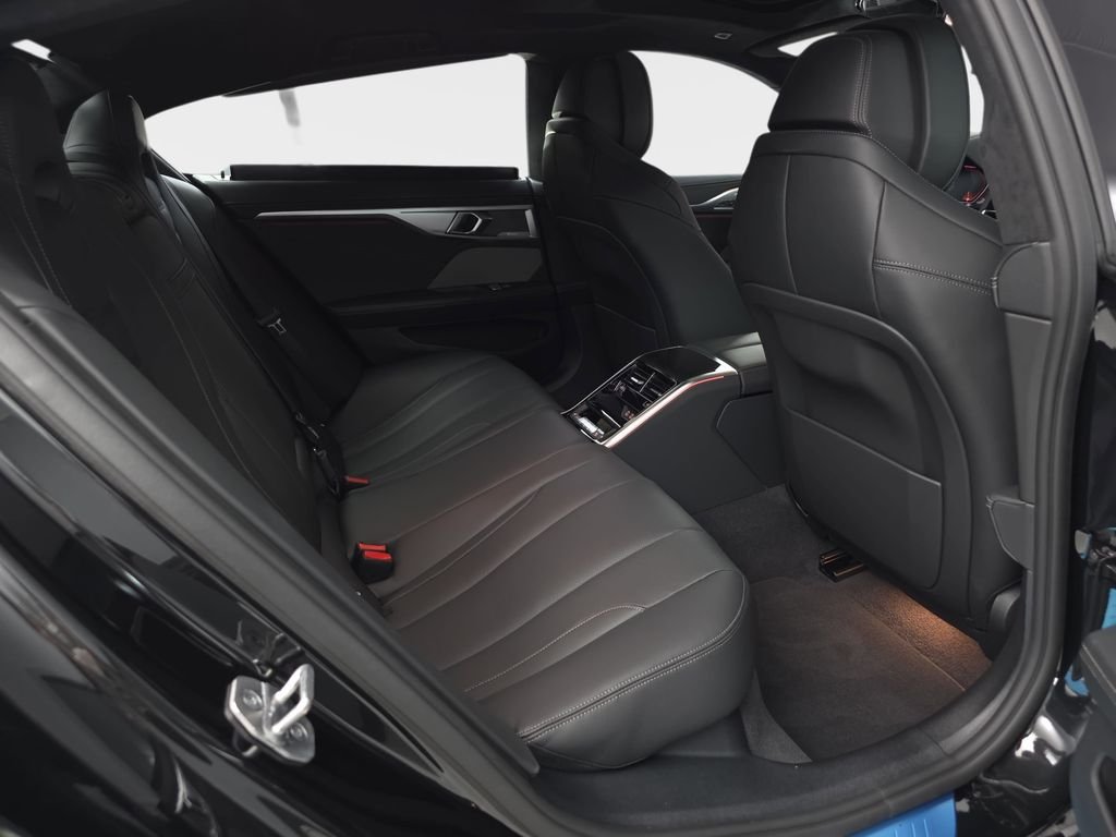 2026 BMW 8 Series M850i - Photo 11