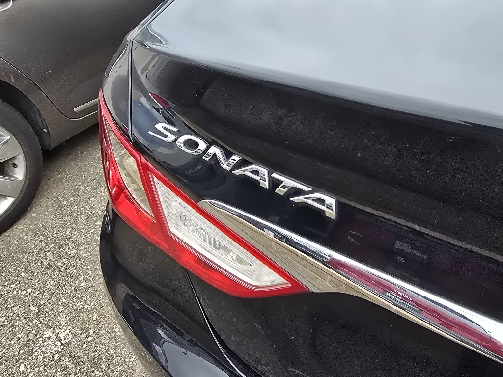 Used 2013 Midnight Black Mica Hyundai SE image 10