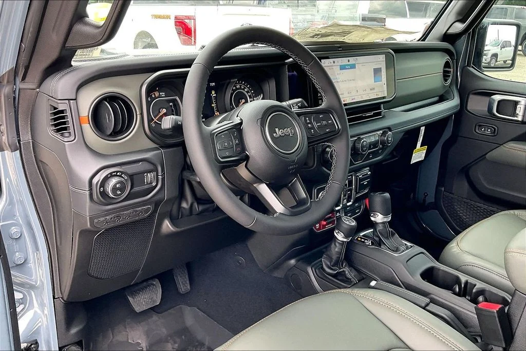 New 2026 Anvil Clear-Coat Exterior Paint Jeep Mojave image 5