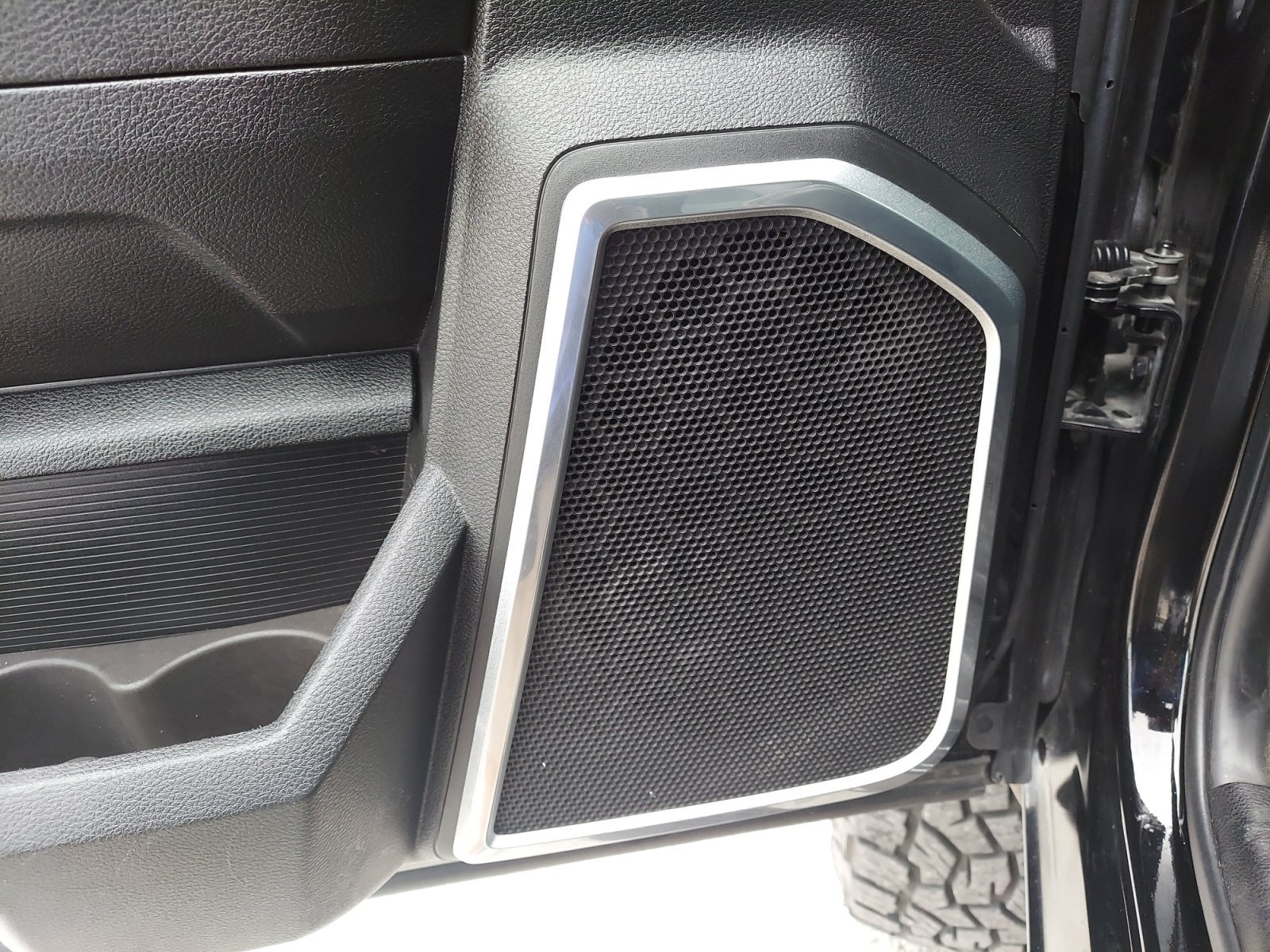 Used 2021 Diamond Black Crystal Pearlcoat Ram Laramie image 28