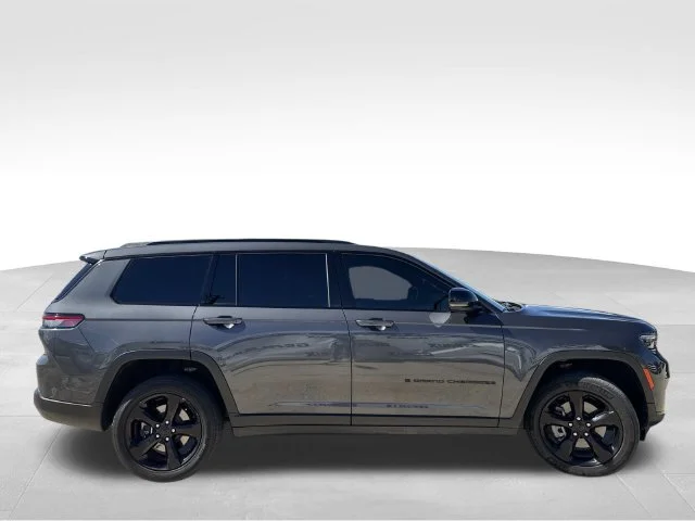 Used 2025 Gray Jeep Altitude X image 16