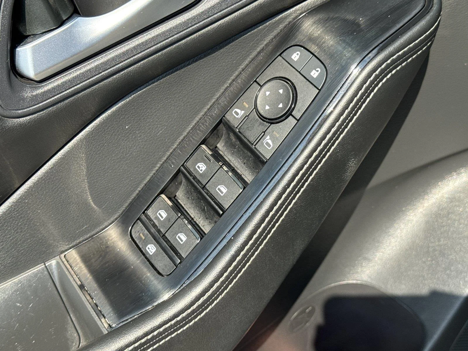 Used 2025 Gun Metallic Nissan SV image 18