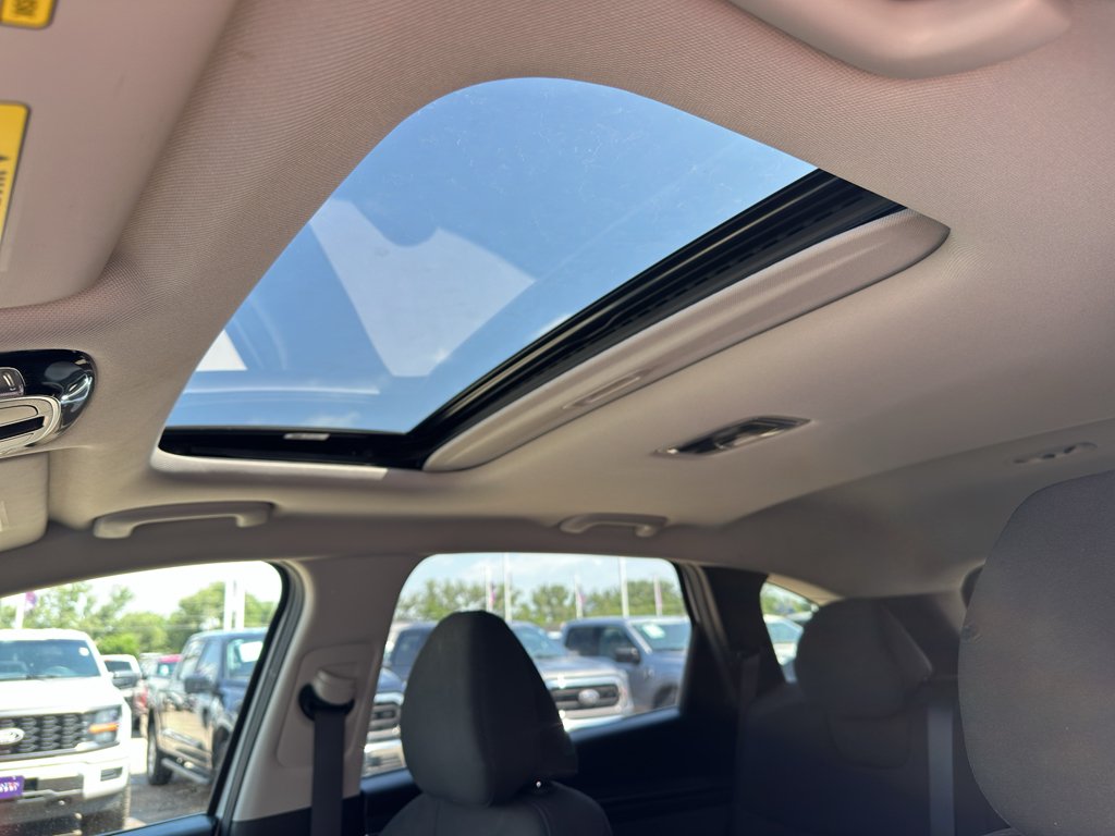 Used 2022 Quartz White Hyundai SEL image 25