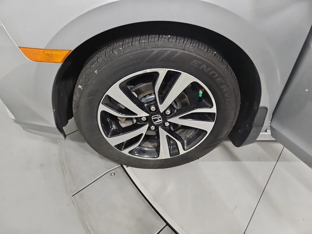 Used 2018 Pacific Pewter Metallic Honda Elite image 27