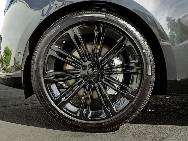 New 2026 Carpathian Grey Land Rover SE image 11