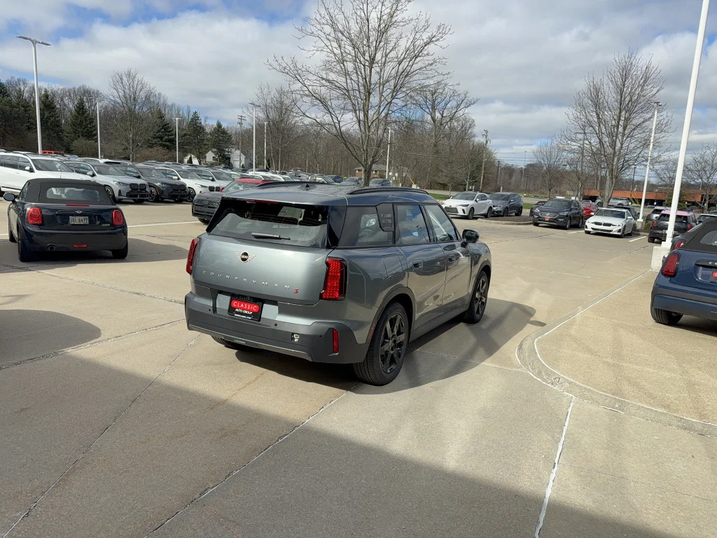 New 2026 Smokey Green Metallic MINI Signature Plus image 3