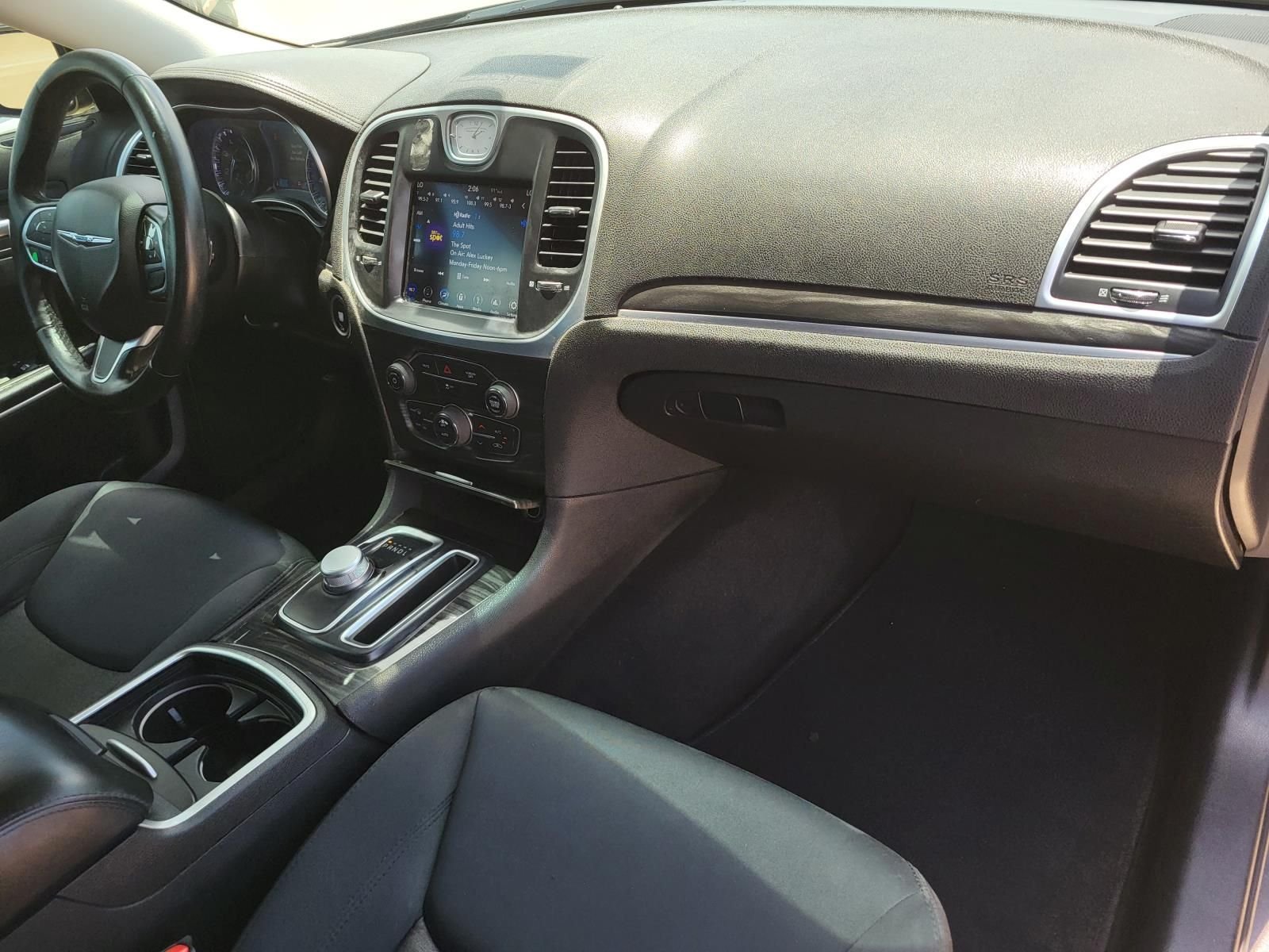 Used 2019 Granite Crystal Metallic Clearcoat Chrysler Touring image 7