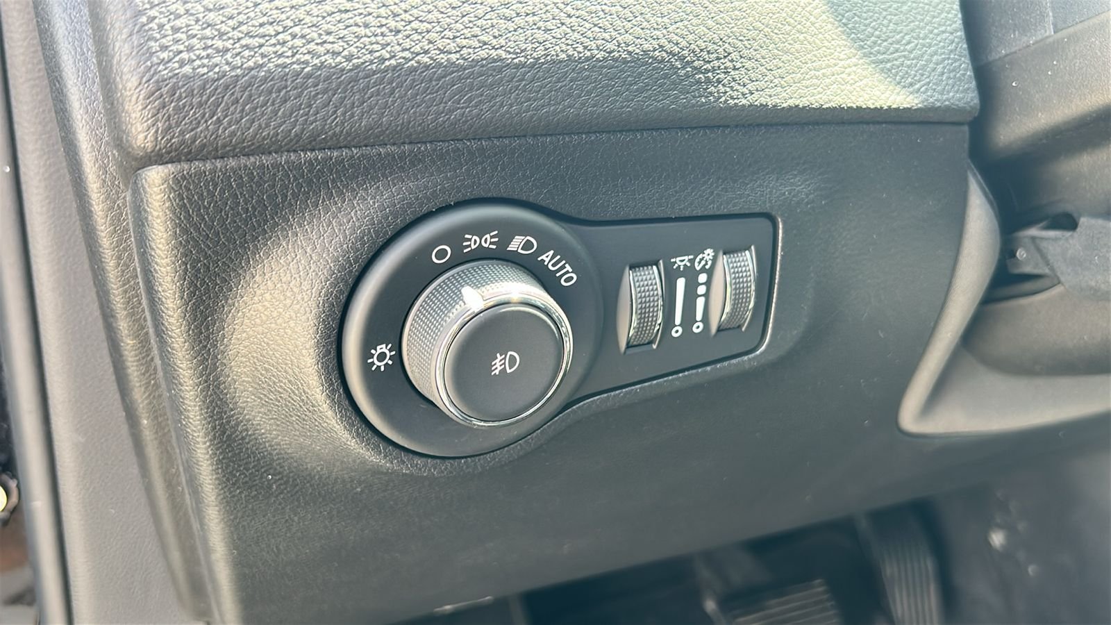 Used 2020 Black Jeep Latitude image 21