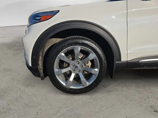 Used 2020 White Metallic Ford Platinum image 14