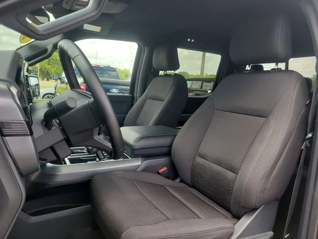 Used 2025 Blue Ford XLT image 19