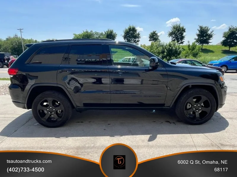 Used 2019 Black Jeep Upland Sport Utility 4D image 8