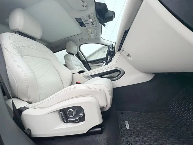 2023 Jaguar F-Pace S - Photo 36
